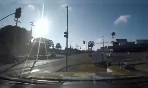 
							 PRF prende contrabandista em Londrina após 14 km de perseguição 
						
						