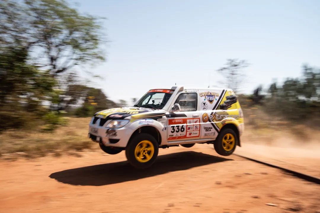 Os apucaranenses Otávio "Marreco" e Allan Enz começaram bem a disputa do Rally dos Sertões - Foto: Victor Eleutério - Fotop