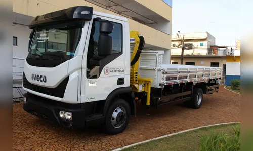 Frota da Prefeitura de Arapongas é reforçada com caminhão munck