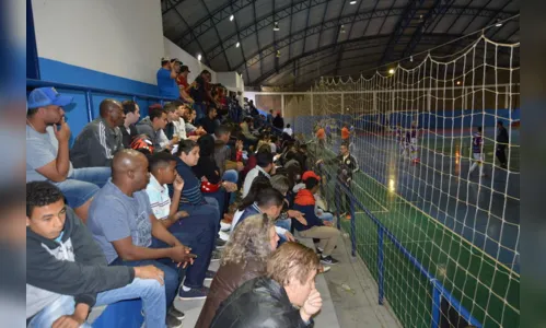 Com casa cheia, Ivaiporã estreia no futsal