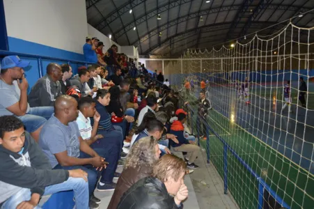 Torcedores foram prestigiar as duas equipes da casa nas partidas de estreia (Fotos: Valdir Amaral JAPS).