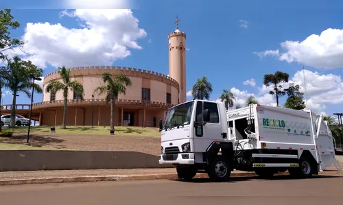 Alerta sonoro anuncia chegada do caminhão da coleta seletiva em S. Pedro do Ivaí