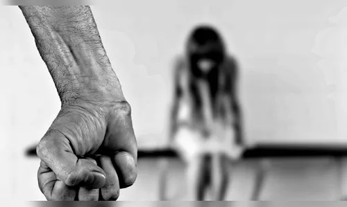 Marido agride mulher após solicitação de amizade em rede social