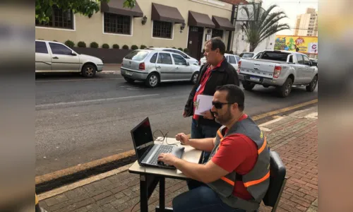 
							Receita Estadual faz blitz para fiscalizar inadimplência no IPVA, em Apucarana
						
						