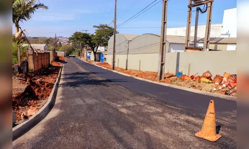 Empresários comemoram asfalto no Parque Industrial “Zona Norte”