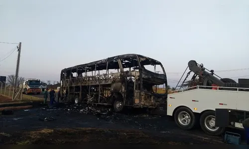 Ônibus pega fogo em Ibiporã