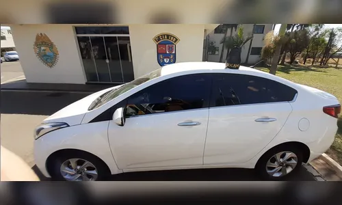 Homem que dirigia carro roubado é preso em Arapongas