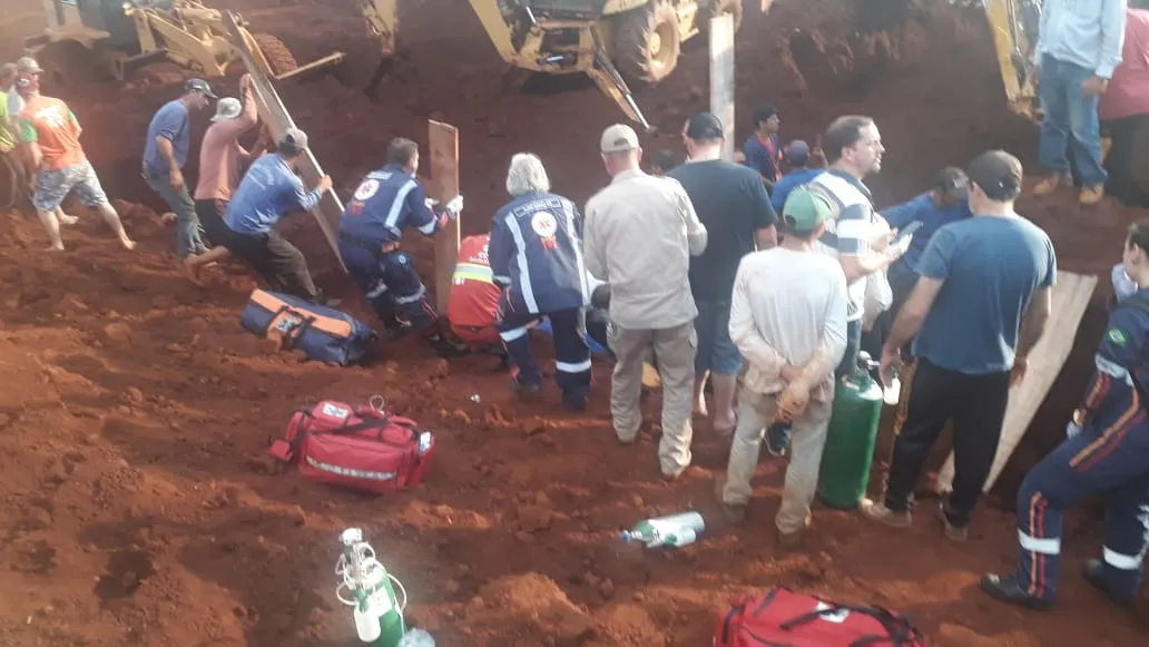 A operação de resgate seguiu noite adentro e mobilizou cerca 15 bombeiros, socorristas do Samu, Defesa Civil de Marilândia do Sul.  Foto: Divulgação