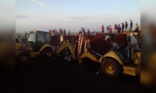 
							Corpo de Bombeiros é acionado para socorrer vítimas de soterramento, em Marilândia do Sul
						
						