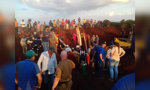 Corpo de Bombeiros é acionado para socorrer vítimas de soterramento, em Marilândia do Sul