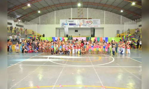 
							População lota ginásio de esporte de São João do Ivaí para assistir festival de folclore
						
						