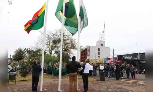 Prefeitura de Ivaiporã  inicia Semana da Pátria com hasteamento das bandeiras 