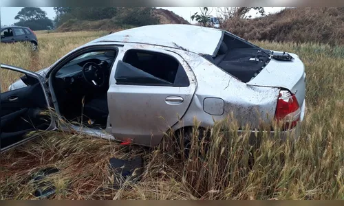 Capotamento na BR-376 provoca ferimentos em farmacêutica 