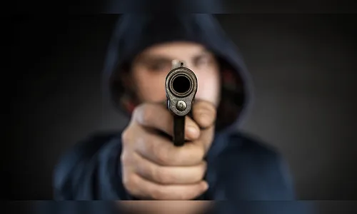 Bandidos armados com pistola levam shorts e tênis de jovem em Ivaiporã