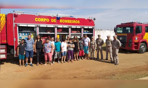 
							Bombeiros visitam 'Casa do Dodo' em Apucarana 
						
						