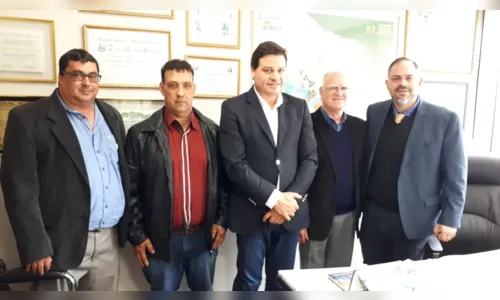 
						
							Secretário Sandro Alex atende prefeitos no gabinete do deputado Artagão Júnior
						
						