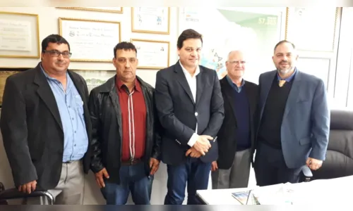
							Secretário Sandro Alex atende prefeitos no gabinete do deputado Artagão Júnior
						
						