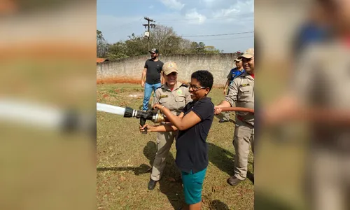 Bombeiros visitam 'Casa do Dodo' em Apucarana 
