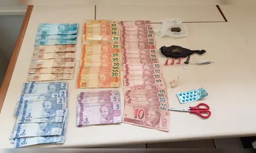 PM de Apucarana apreende pinos de cocaína com adesivos do 'Tio Patinhas'