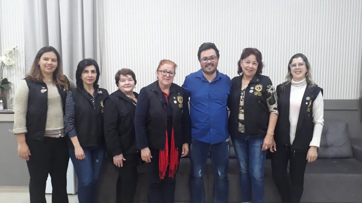 Vereador Leugi com membros do Lions Clube