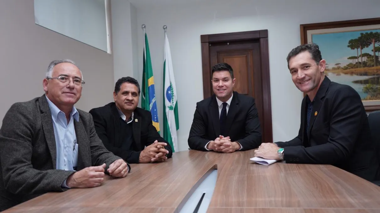 Vereadores em reunião com Guto Silva