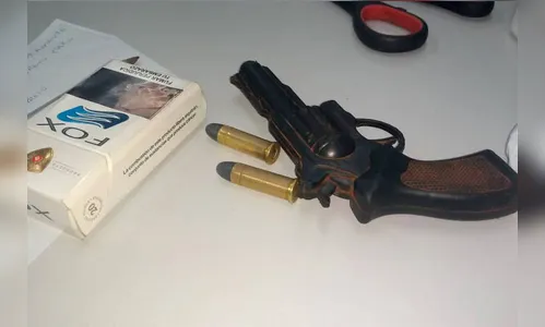 Policial do Escola Segura apreende simulacro de arma com aluno
