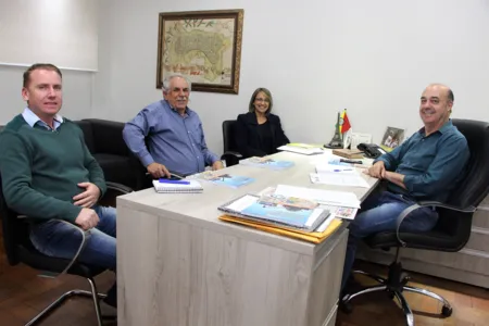 Prefeito Miguel Amaral, recebeu o presidente da Acisi, Mauro Merigue. (Foto Assessoria Imprensa PMI),