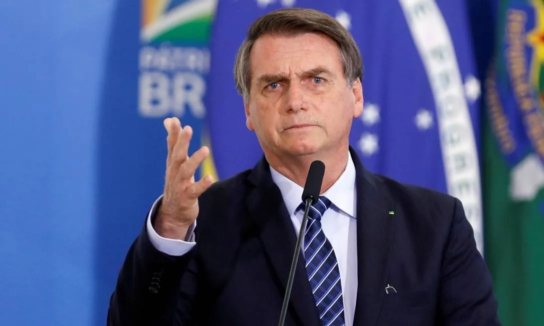 Após compartilhar vídeo sobre ato contra Congresso, Bolsonaro diz que mensagens trocadas no celular são de 'cunho pessoal'