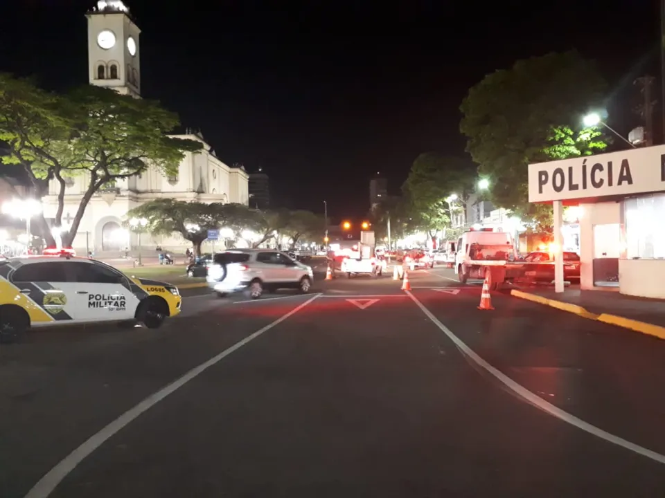 PM de Apucarana realiza operação bloqueio no centro da cidade