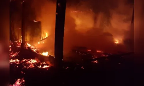 Filho briga com pai e ateia fogo na casa