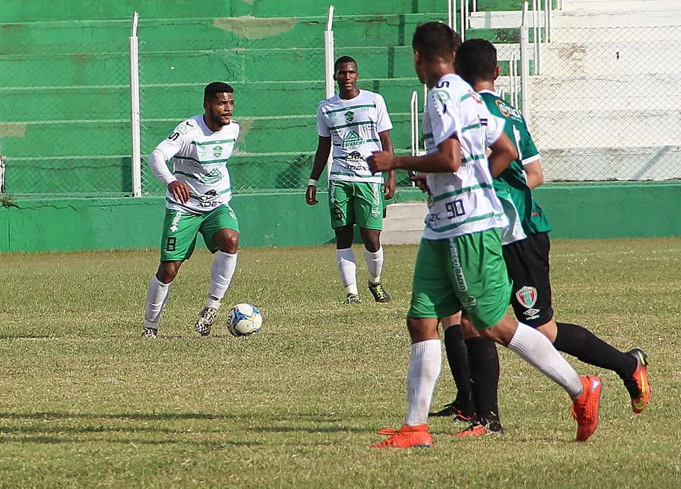 O meia Rafael fez um gol na vitória do Arapongas Esporte Clube - Foto: www.oesporte.com.br