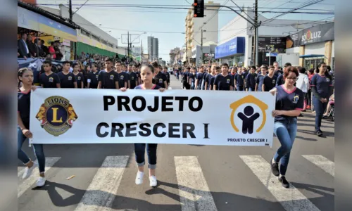 
							Grande público prestigia Desfile da Independência em Arapongas
						
						