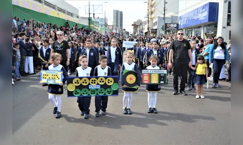 Grande público prestigia Desfile da Independência em Arapongas