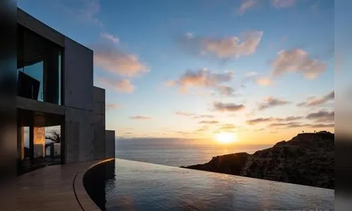 Cantora compra mansão à beira do penhasco por R$ 84,5 milhões