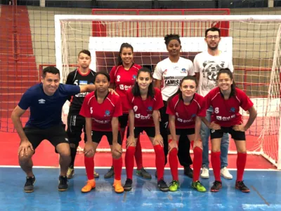 A equipe de futsal feminino de Apucarana foi campeã no Ginásio de Esportes do Lagoão - Foto: Divulgação