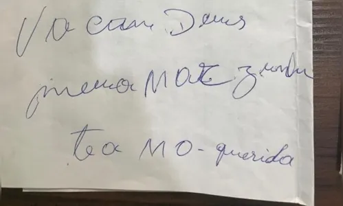 
							Idoso suspeito de matar esposa deixa bilhete com declaração de amor ao lado do corpo 
						
						