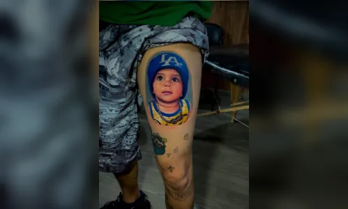 
						
							Tatuador de Apucarana é destaque em Londrina e recebe prêmio 
						
						