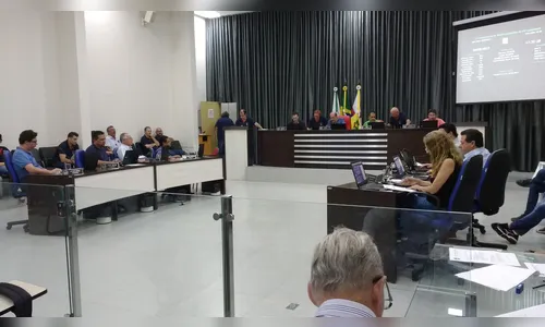 Vereadores pedem ligações de energia elétrica em área de ocupação em Apucarana