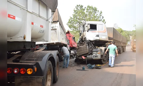 Caminhão parado na pista na PR 466 sem sinalização provoca dois acidentes em menos de 12 horas