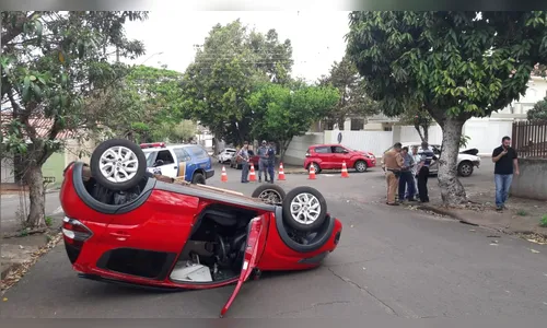 Motorista avança preferencial e causa acidente, no centro de Apucarana  