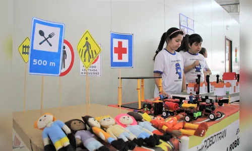Alunos apresentam projeto “Robotran” no Detran de Arapongas