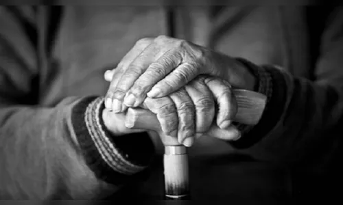 Idoso é flagrado fazendo sexo oral em portadora de Alzheimer