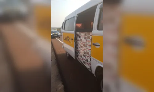 
							PRF apreende van escolar lotada de cigarros contrabandeados
						
						