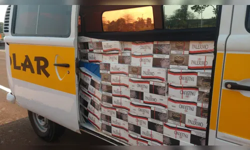 PRF apreende van escolar lotada de cigarros contrabandeados