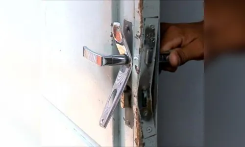 Casa é arrombada e suspeitos roubam eletrodomésticos, em Faxinal