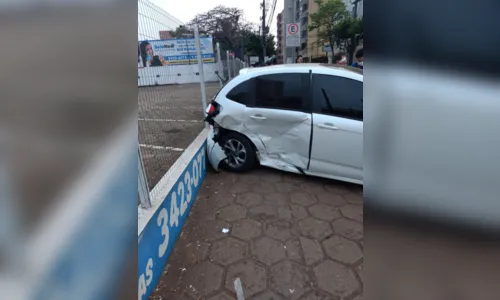 
							Motorista é preso após acidente nesta manhã em Apucarana 
						
						