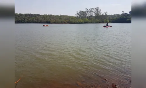 
						
							Bombeiros retomam buscas por adolescentes no lago do Parque da Raposa
						
						