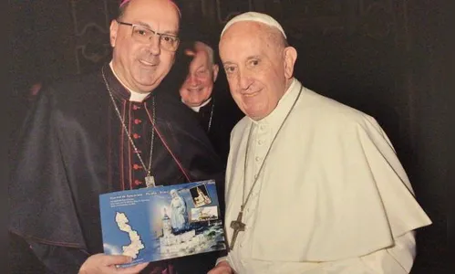 Dom Carlos José bispo da Diocese de Apucarana se encontra com o Papa 