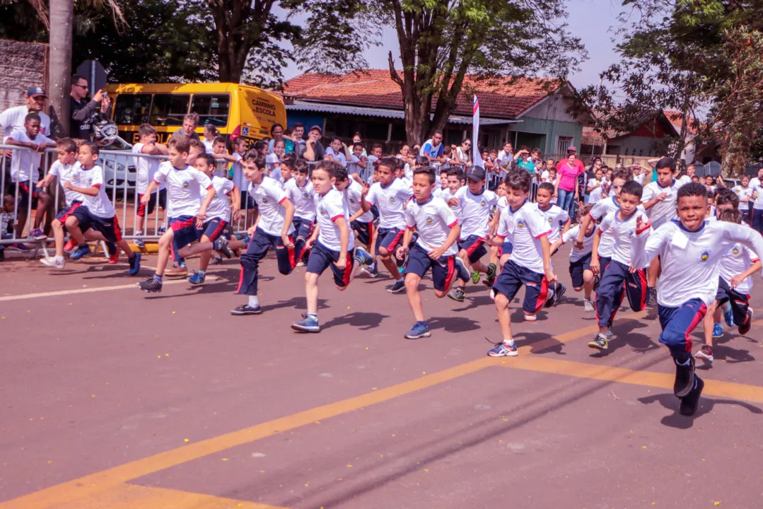 A 3ª etapa do Circuito de Corridas de Rua das Escolas Municipais ocorreu no distrito do Pirapó - Foto: Divulgação