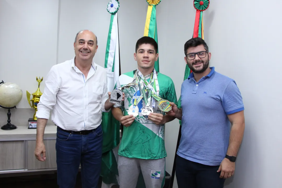 Em agosto, Lucas Razalkiewicz foi vice-campeão do 62º Jogos Abertos do Paraná, em Ivaiporã, após 4 lutas na categoria Kickboxing. (Foto: Assessoria Imprensa Ivaiporã)